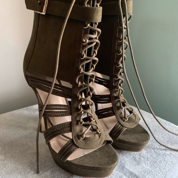 Open toed, heal Booties Size US9.5 - Picture 2 of 7